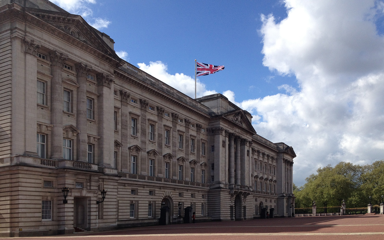 Buckingham Palace May 2015 3